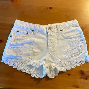 Distressed women’s shorts